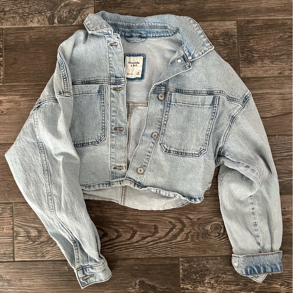 Women’s Cropped Abercrombie Denim Jacket